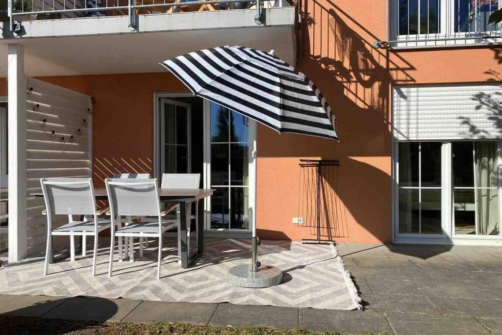 Die Seeblume - Ferienwohnung Mit Pool Und Seeblick Бодман-Лудвигсхафен Екстериор снимка