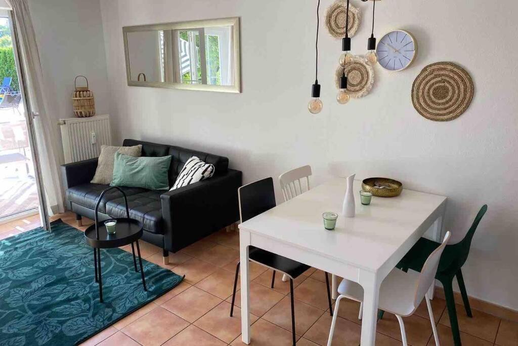 Die Seeblume - Ferienwohnung Mit Pool Und Seeblick Бодман-Лудвигсхафен Екстериор снимка