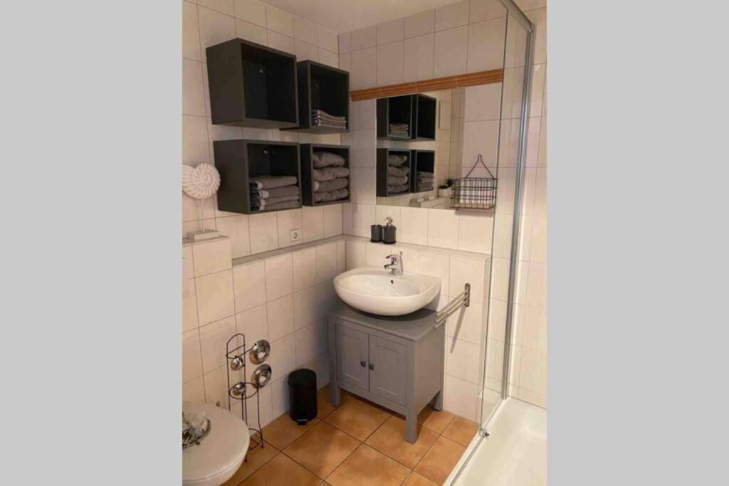 Die Seeblume - Ferienwohnung Mit Pool Und Seeblick Бодман-Лудвигсхафен Екстериор снимка