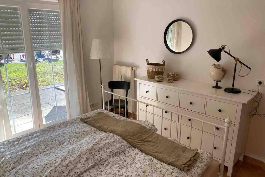 Die Seeblume - Ferienwohnung Mit Pool Und Seeblick Бодман-Лудвигсхафен Екстериор снимка