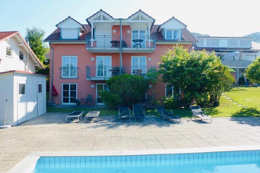 Die Seeblume - Ferienwohnung Mit Pool Und Seeblick Бодман-Лудвигсхафен Екстериор снимка